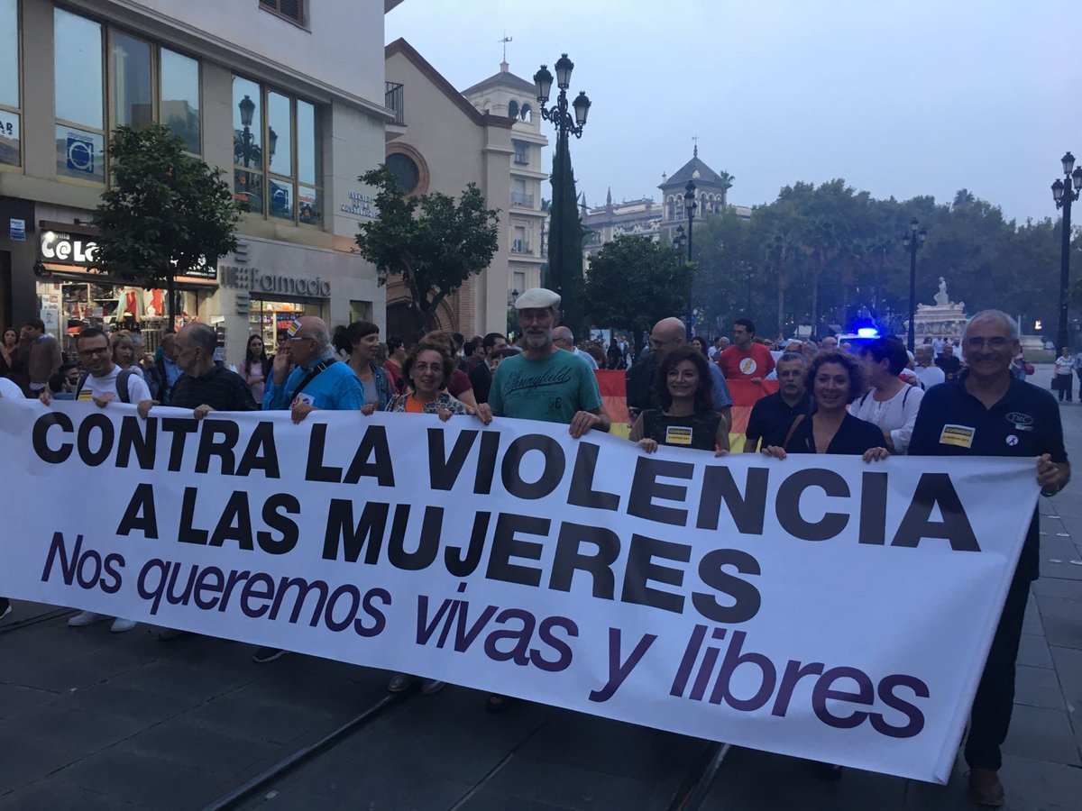 Igualdad_Jerez's tweet photo. #21oct2016 En la Manifestación Hombres contra las Violencias Machistas en #Sevilla #HombresPorLaIgualdad #machismoESviolencia https://t.co/TK40ax8er4