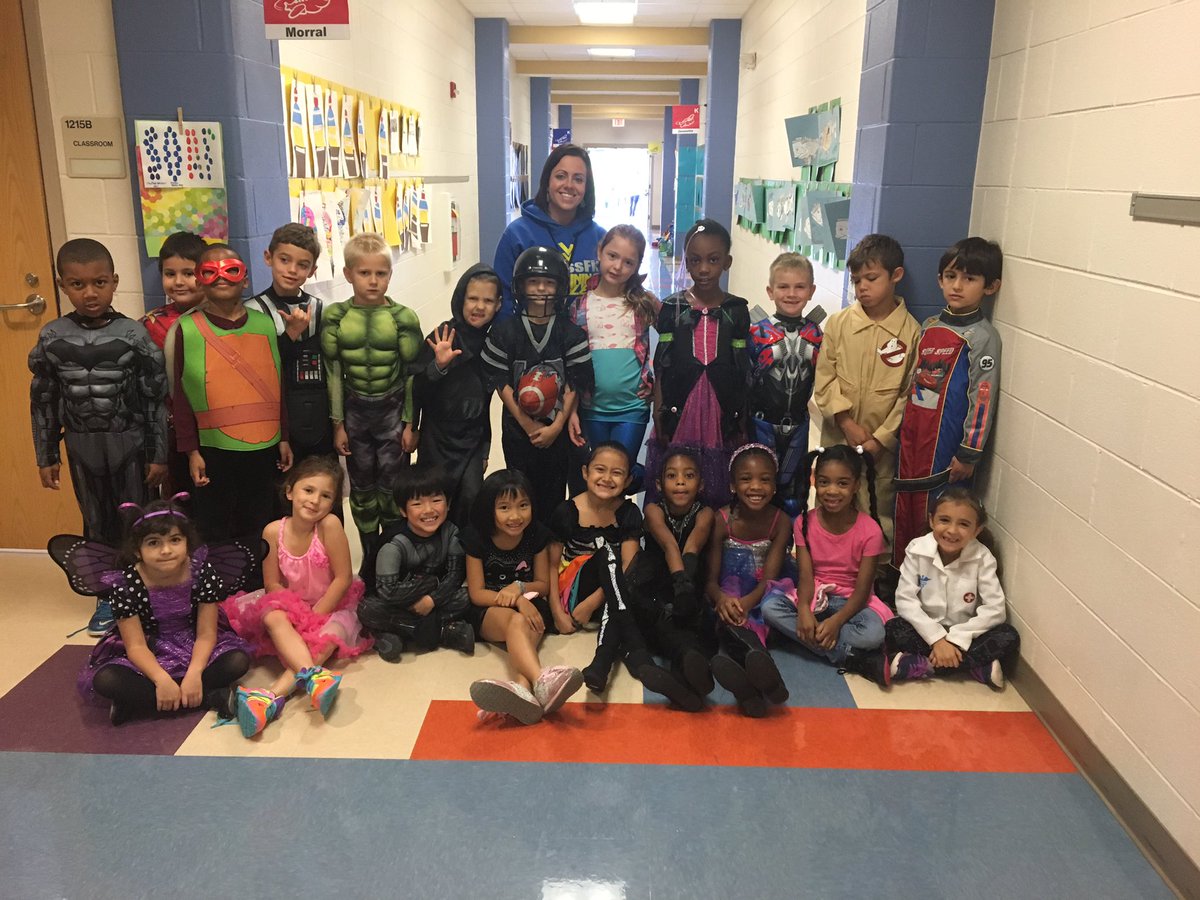 TufillaroClass's tweet photo. Costume day for filling their SOAR chart as a class! #wearebriercreek @Kramer1stgrade @bcescarpenter @KawsarChavez @KortneyMorral1 https://t.co/cCkXGRarsl