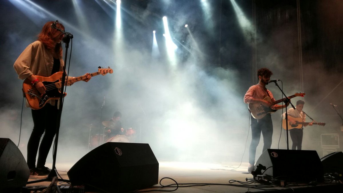 UMU's tweet photo. Suenan las primeras guitarras en el #Welcome2016 de @estrellalevante. Nos quedan varias horas de buena música. #BUM2016 Foto de Luis Urbina https://t.co/afykFlnp5e