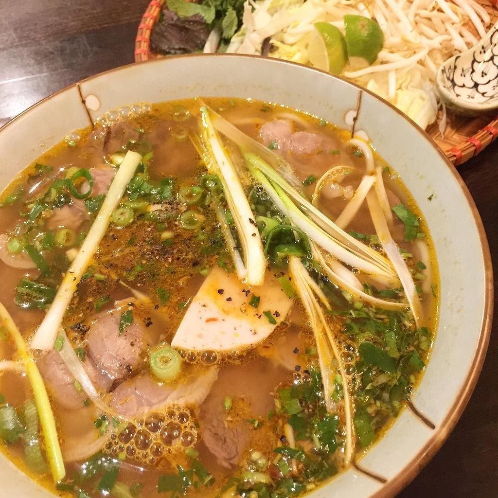 weekendpk's tweet photo. Craaaaving some Vietnamese noodle soup tonight. What you waiting pho?! 😋🍜👌 https://t.co/R1b5e08tMi