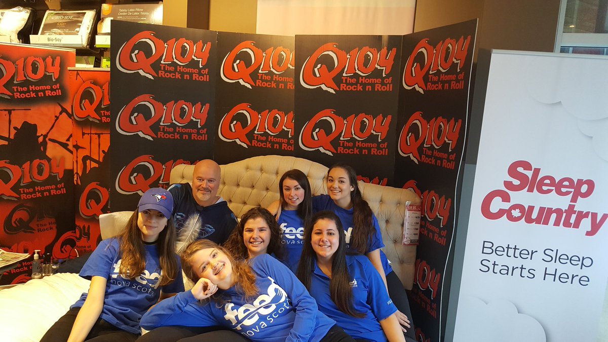 WestStudentGov's tweet image. West students volunteering at the Q104 hunger strike! @Q104Halifax @bobbymac104