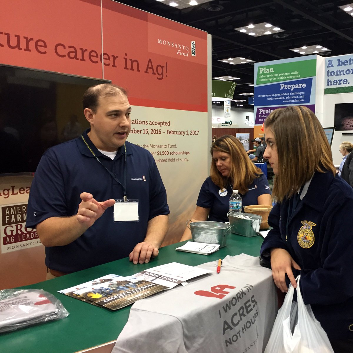Stop by @MonsantoCo's expo booth 823 for a virtual experience and to learn more about future careers in ag! #TransformFFA