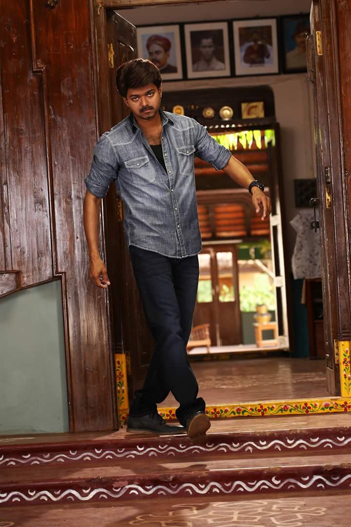 southtubes's tweet photo. #bairavaa brand new stills #5starsreview https://t.co/U3hus6qAdE