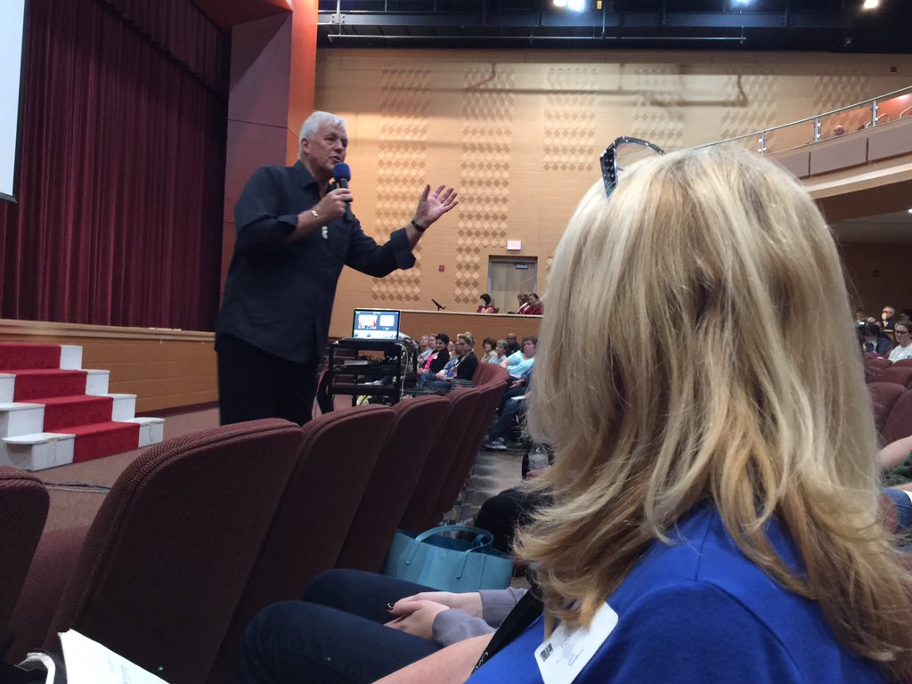FCPS_SDC's tweet photo. A very thoughtful, engaging, and entertaining keynote by Dr. Rich Allen. The audience is learning and laughing at the same time. #FCPSEdSym https://t.co/1SCGjtiPka