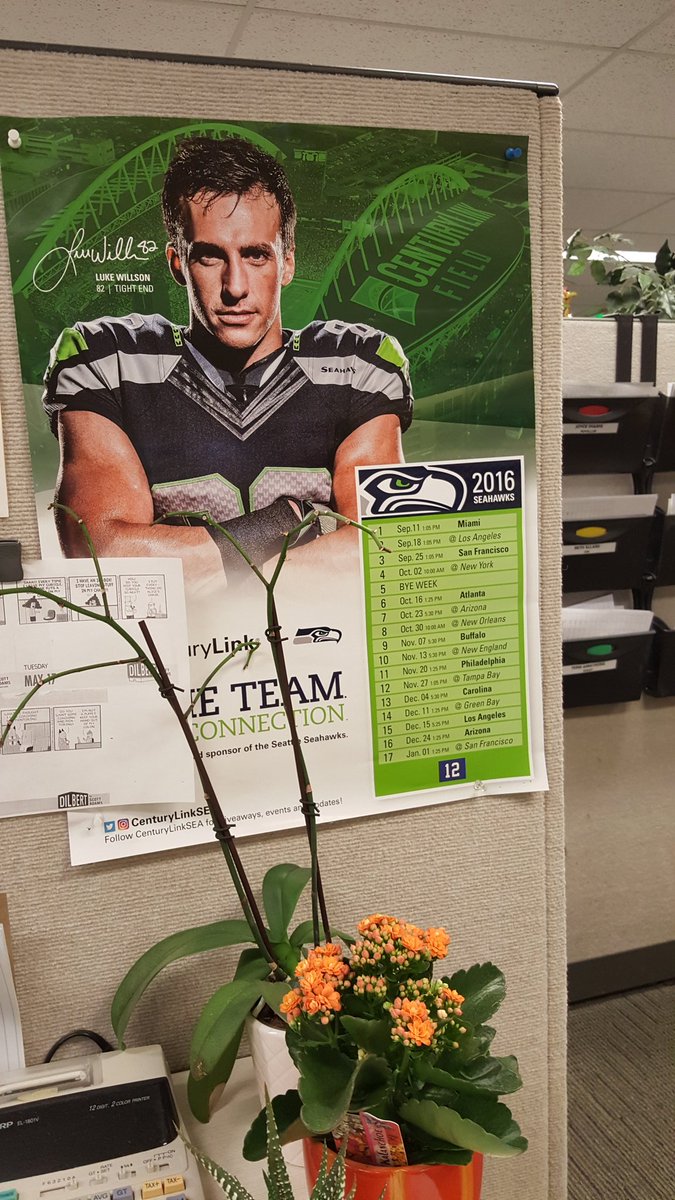 Sabrizzz's tweet photo. Thanks to my awesome co-worker Sabina, @LWillson_82 is now spending his recovery time with me at work! #notgettinganythingdone #GoHawks https://t.co/z6JOKPG3Xl