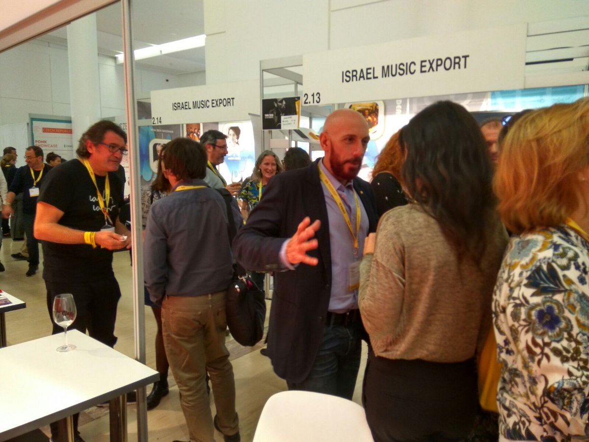 vecinasmanageme's tweet photo. En @womex #Santiago con @CiaChoni y #ProscritosDF https://t.co/2Ku6h7k5Ha