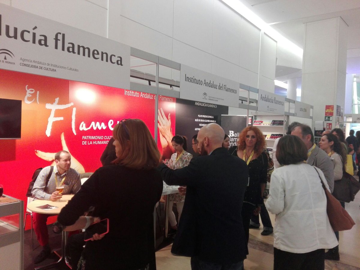 vecinasmanageme's tweet photo. En @womex #Santiago con @CiaChoni y #ProscritosDF https://t.co/2Ku6h7k5Ha