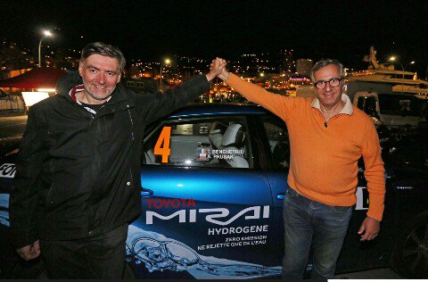 AeH2_ENG's tweet photo. #Toyota #Mirai , probado en el #WHEC2016 hace historia: 1er coche de #hidrógeno que gana una carrera de la FIA https://t.co/fAiVilzc5q https://t.co/YOQZL7B7GS