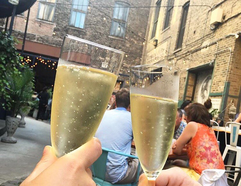 RMchicago's tweet photo. Happy #ChampagneDay! Champagne glass pours are ½ price all night long ✨🍾

photo: @cwat888 #globalchampagneday https://t.co/zvrdk6CE3k