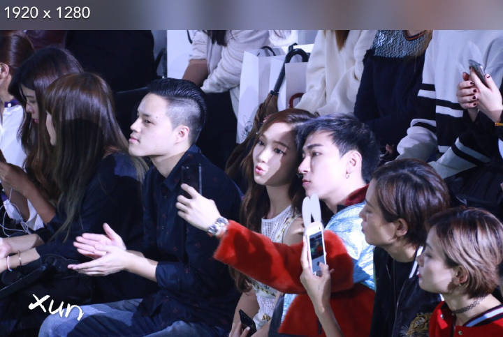 [PIC][21-10-2016]Jessica tham dự sự kiện ra mắt BST Xuân - Hè của thương hiệu "FABITORIA" trong khuôn khổ "2017 S/S Shanghai Fashion Week" vào hôm nay  CvTGWEcVIAAN7lz