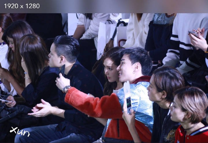 [PIC][21-10-2016]Jessica tham dự sự kiện ra mắt BST Xuân - Hè của thương hiệu "FABITORIA" trong khuôn khổ "2017 S/S Shanghai Fashion Week" vào hôm nay  CvTGWosVIAAjnil