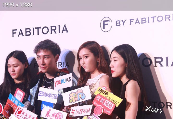 [PIC][21-10-2016]Jessica tham dự sự kiện ra mắt BST Xuân - Hè của thương hiệu "FABITORIA" trong khuôn khổ "2017 S/S Shanghai Fashion Week" vào hôm nay  CvTGcG_UEAESEgB