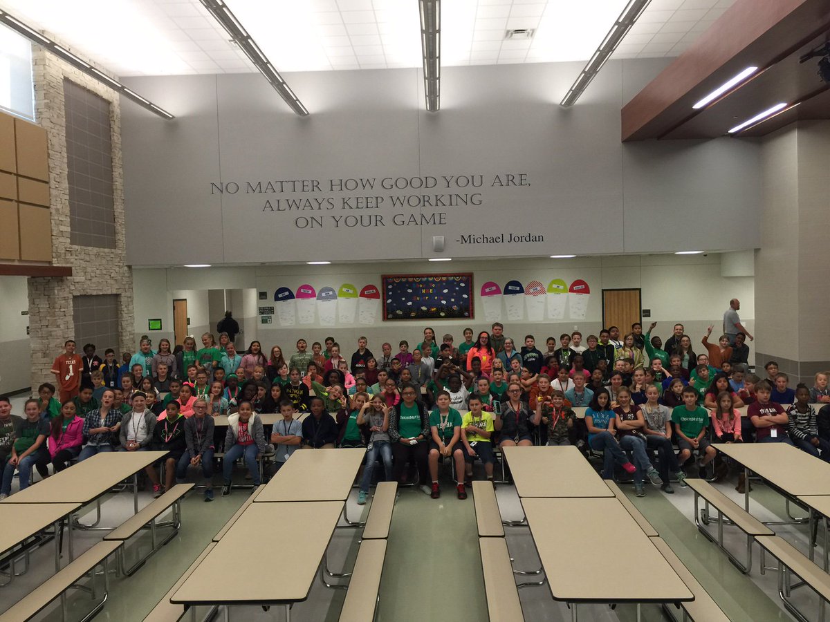 BrenhamMiddle's tweet photo. Students are off to the movies as a thank you for supporting our PTO fundraiser. #bmswired #ichoosebrenham https://t.co/DPxwwjrab5