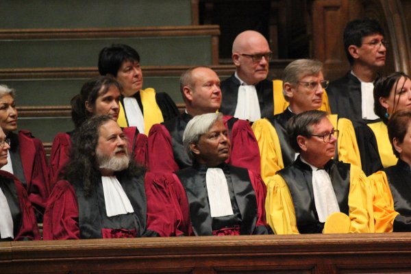 fsf's tweet image. RMS received an honorary doctorate from the Université Pierre et Marie Curie, in Paris, France u.fsf.org/1yn