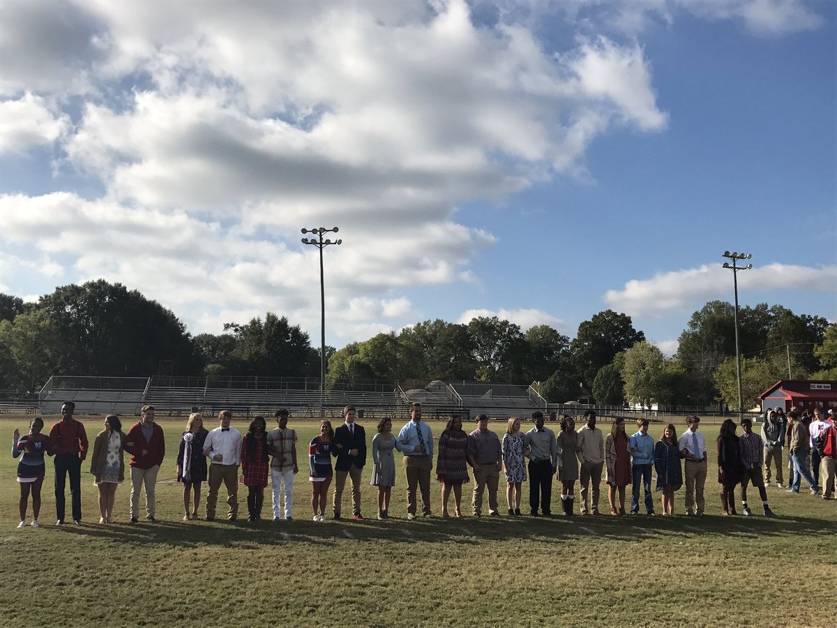 Nettleton_High's tweet photo. Your #2016Homecoming Court and their Escorts #StripesTown https://t.co/kLZjEfuIyH