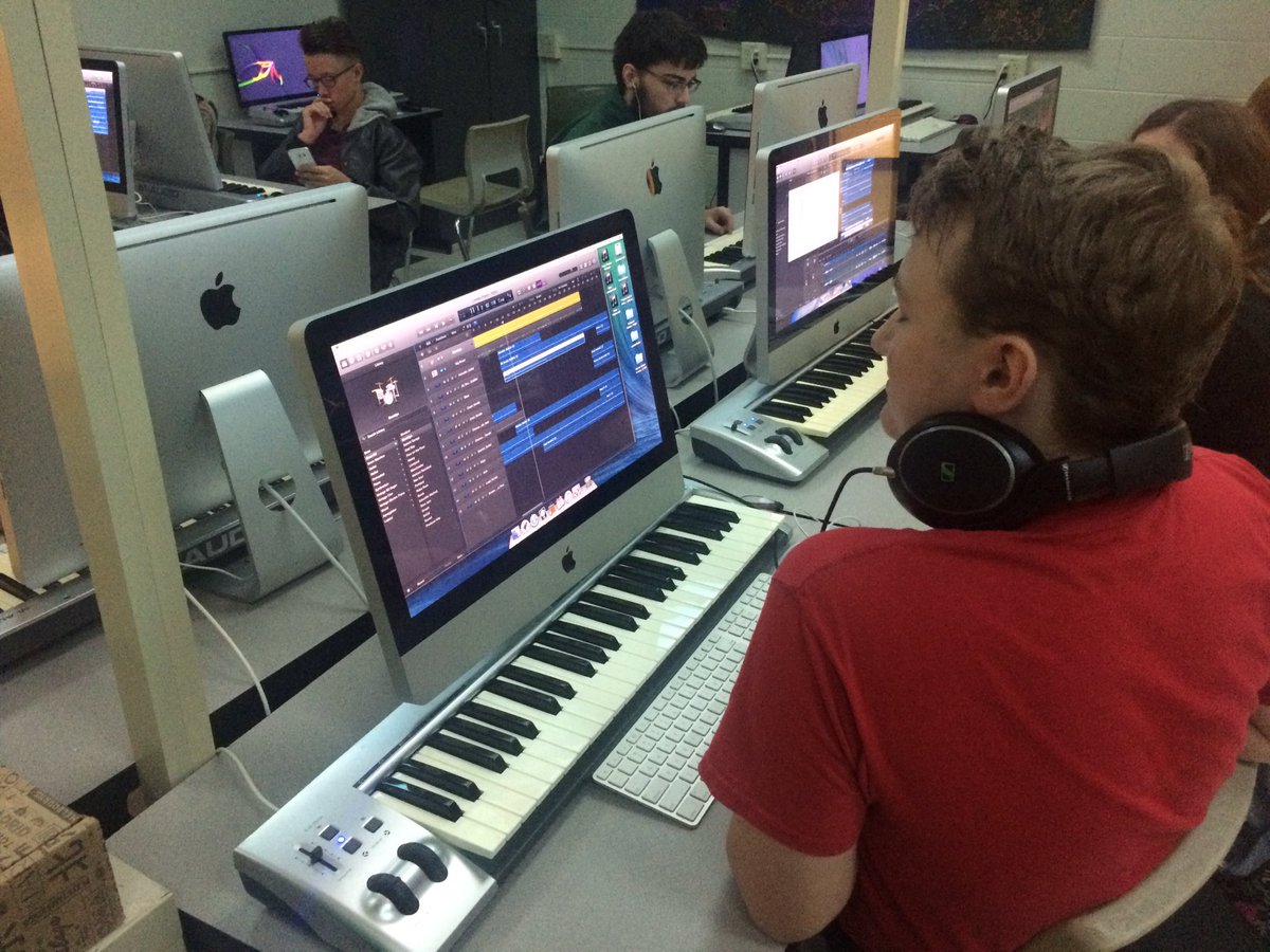 SycamoreSchools's tweet photo. Cool things happening in classrooms @shs_highschool #engineering #photography #musicsynthesis #sycamorestrong https://t.co/zV4TcJYblu