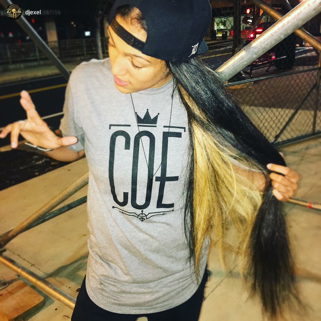 ClassOnEdge's tweet photo. DjeXel looking dope in the grey euro curve tee. Get yours at https://t.co/oakvDeBocU
#ClassOnEdge #djexcel #Fashion #streetwear https://t.co/z8CGjlWV7F