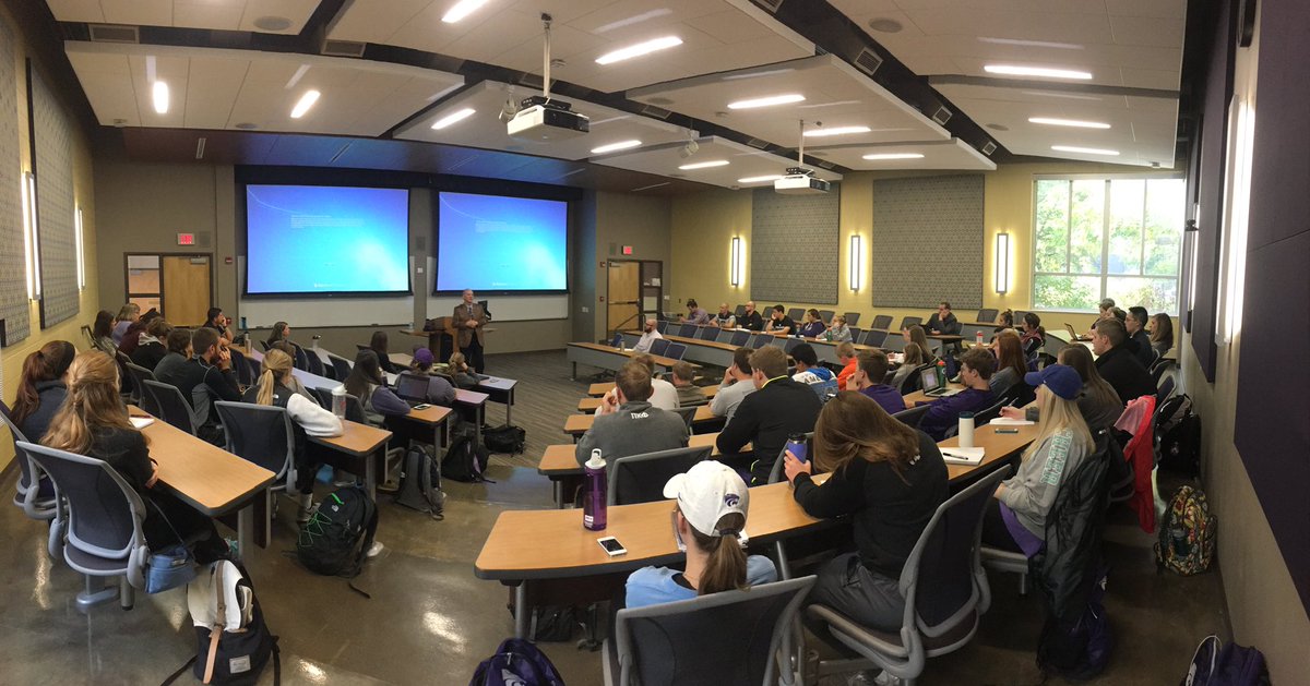 pvardiman's tweet photo. Dr. Keith Wright K-State Team Doc talking with AT Students about career #congrats #FriendofTheCollegeAward @KStateHE @KStateFNDH @KStateATA https://t.co/gvA6OlwrXh