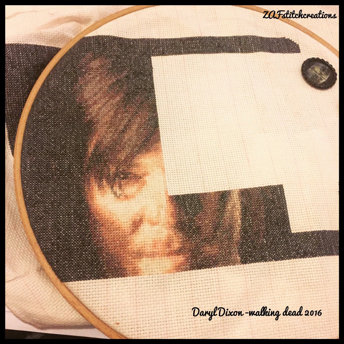 ZAFStitch's tweet photo. Hopefully get other eye done for premier Monday 😬 #WalkingDead #DarylDixon #crossstitch https://t.co/6TZfg2d1JD