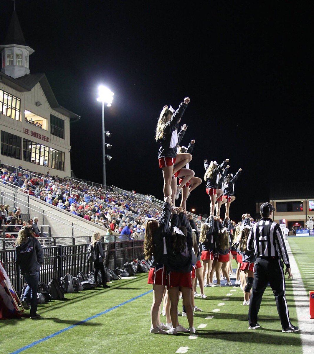 Bixby_Cheer's tweet photo. Thursday Night Lights ❤️🏈💙 #FallBreakFootball #Week8 #SpartansWinBig #63to14 https://t.co/Bvihxr6xXg
