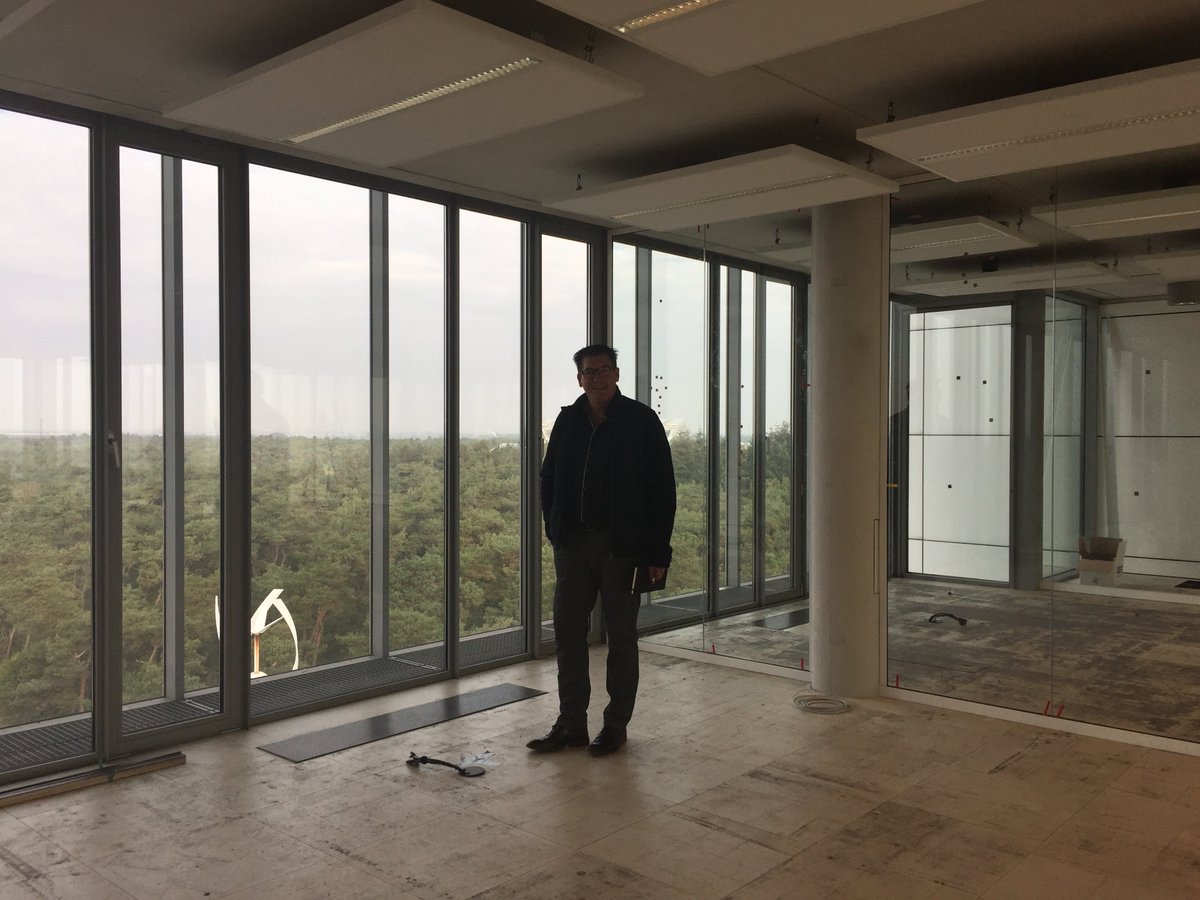 ITSNews_'s tweet photo. Kantoorprojectinrichter @martincuypers werkt keihard om de 5e en 6e verd. van de #Innovatoren in te richten. Het aftellen kan beginnen! https://t.co/j4cjkvKcsO