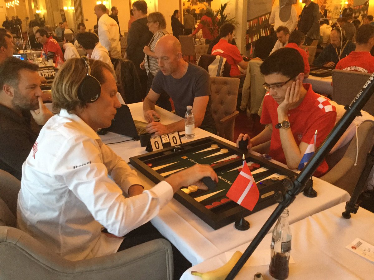 DBgFdk's tweet image. Follow the live streaming now on youtube.com/channel/UCmHwa… #ebc2016 #bg2016 #backgammon