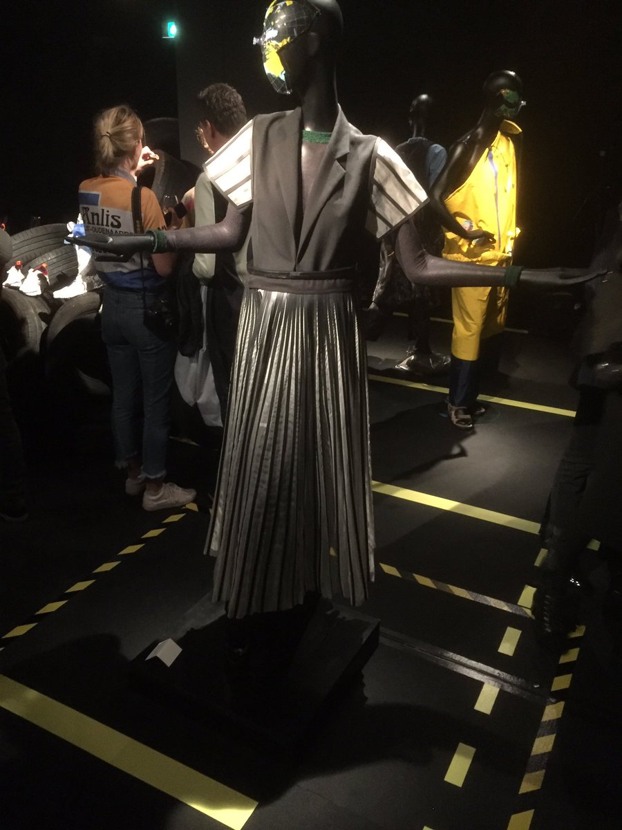 crobbers1's tweet photo. Modebelofte, Dutch Design Week 2016.  
Heijmans N.V werk graag mee aan top creaties. @heijmans.nl https://t.co/gijhMAZCfE