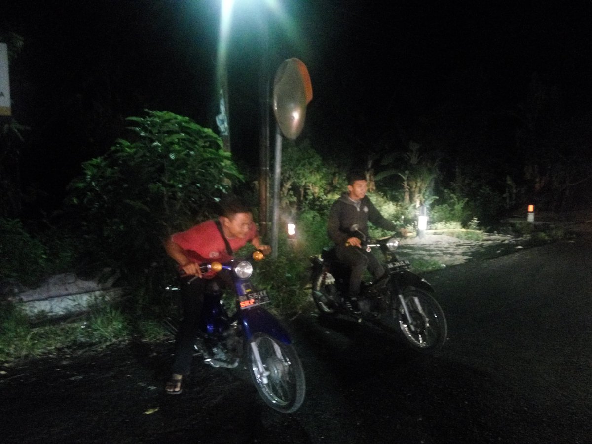 CawanPucangan's tweet photo. Nyoba dalan anyar sek luuuuurr.. Pitung Racing Woooorrrr!!!!! https://t.co/fKCX0KlHA1