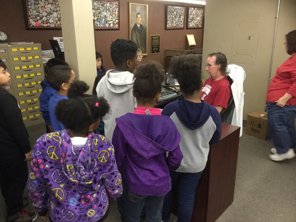 FarleyClass's tweet photo. Kevin teaching us about the microfiche machines and what you can use them for #fieldtripsarefun #readingisfun #gcs2016 @WEStriplin https://t.co/1k2bbWA3MD