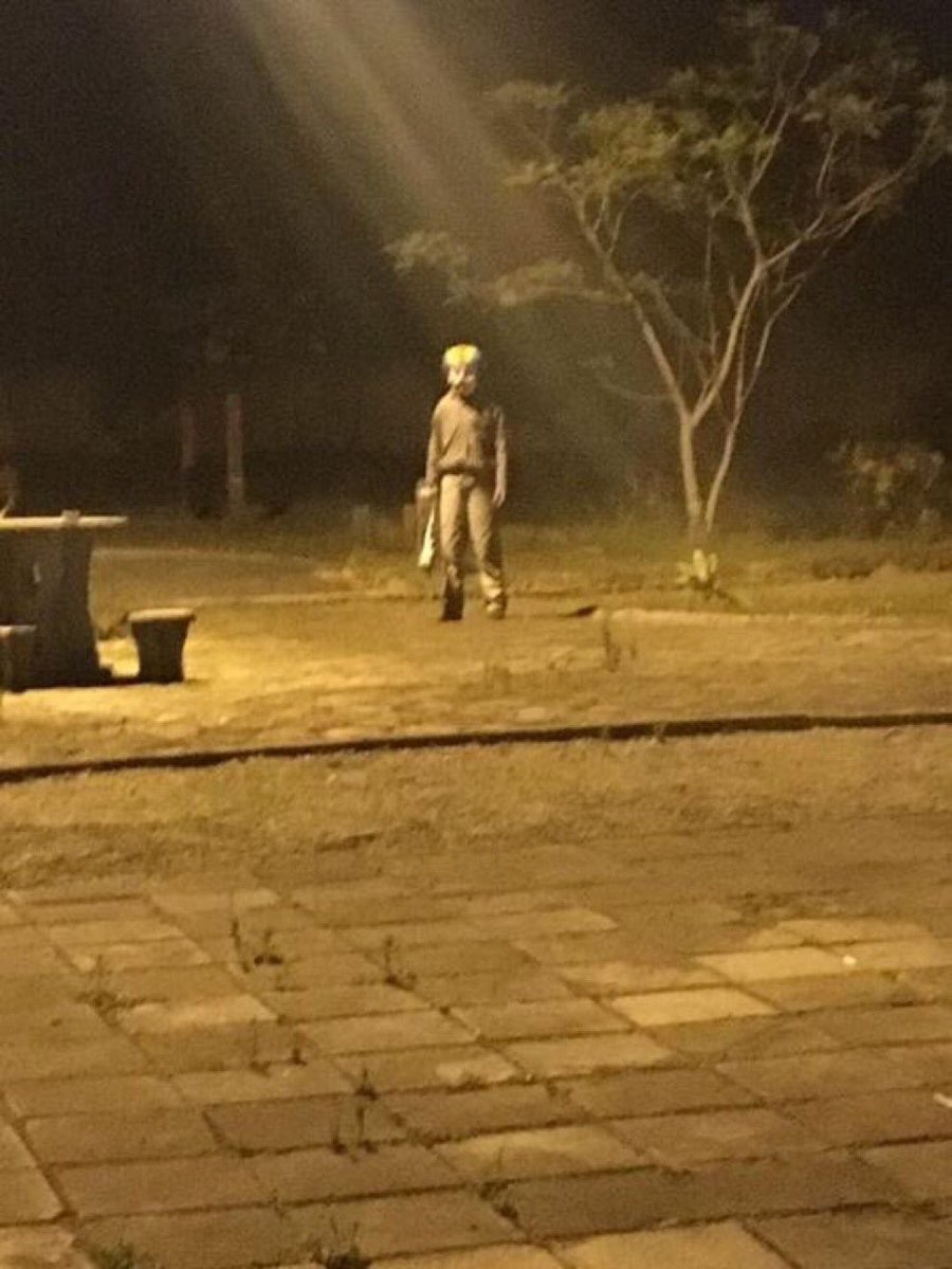 ClownSpotted's tweet photo. Spotted in a schoolyard in South Carolina😈 #Clowns #CreepyClowns #ClownSpotted https://t.co/XK6CFsVxTH
