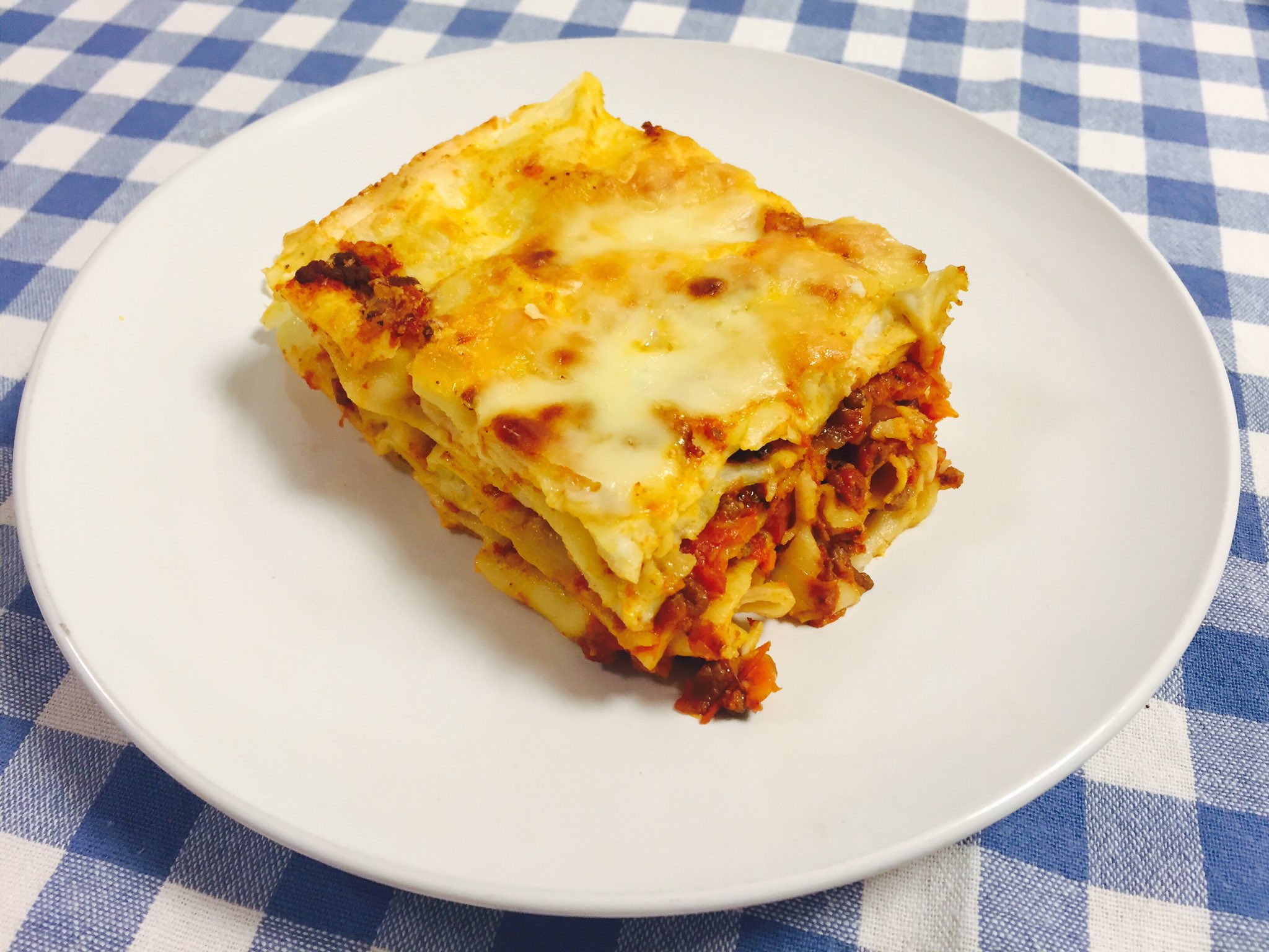 まいったねぇ Sur Twitter 今日の夕ご飯はラザニア コブサラダ かぶのポタージュ 私の知っている中で 手打ちパスタの1番おいしい食べ方が ラザニア 薄く伸ばした生地に濃厚なミートソースとなめらかなホワイトソースを塗って 何層にも重ねます オーブンで