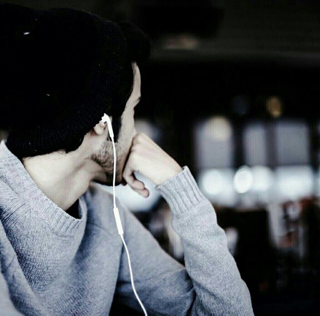 s___ss3's tweet photo. ٰ
أسّرق ،
أحزانهم من شاان راحتهّم ؛
بس أناا من يمُر ويسرق أحزاني ؟ https://t.co/Krg1Srzigp