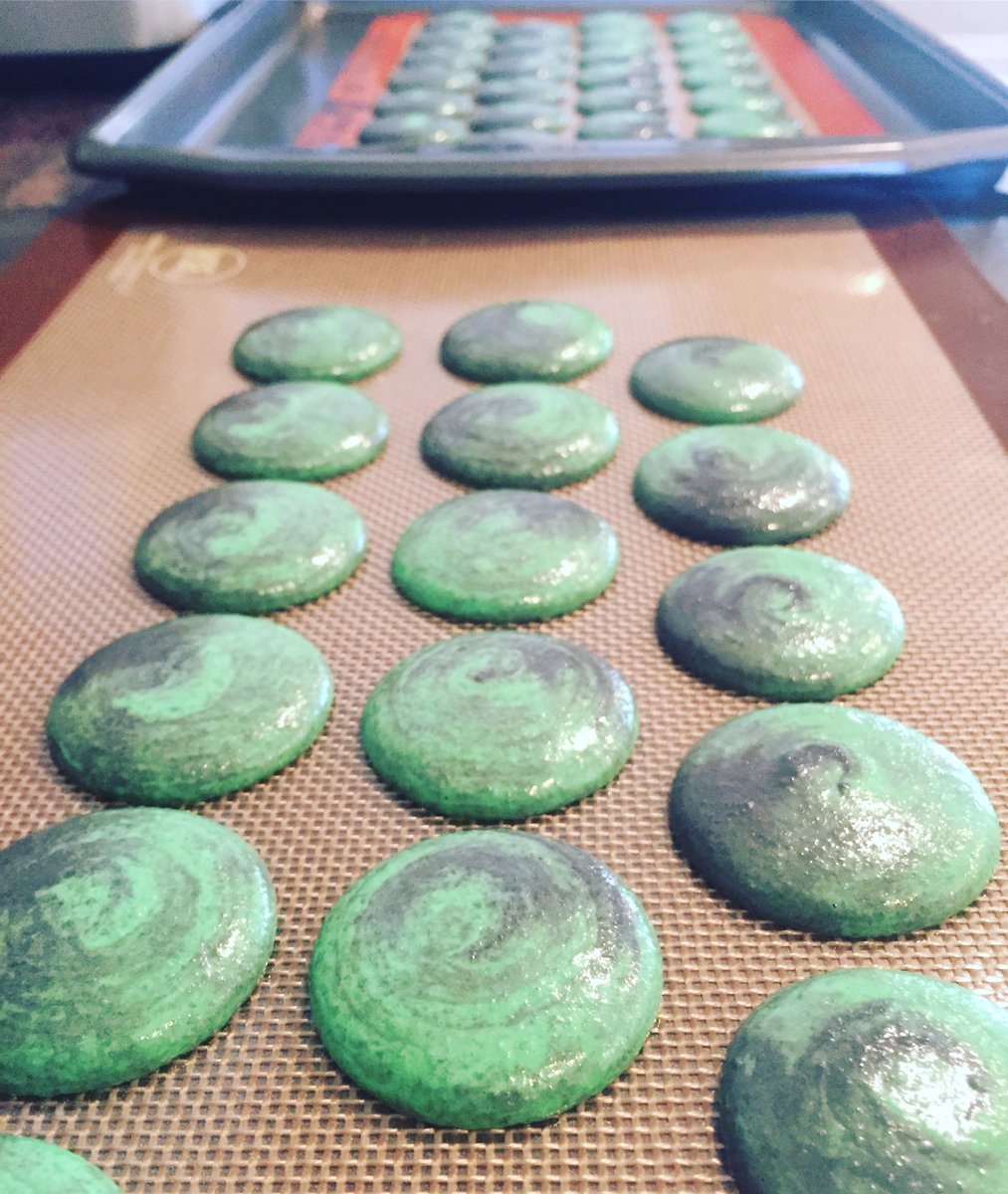 sjkhart's tweet photo. Fridays in Texas are for macaron and football! 🏈🐲🏈🐲🏈 #bellabakerytx https://t.co/DZA7V5kUGg