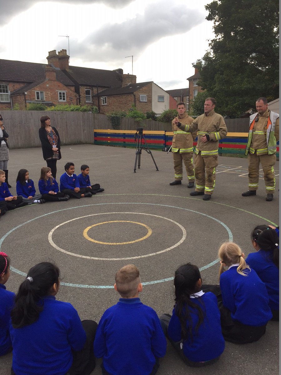 Beds Fire and Rescue tweet media