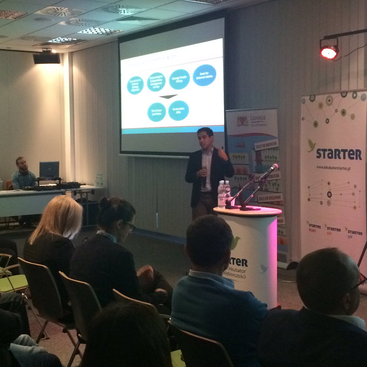 AnWylezek's tweet photo. Few words from @DiogoAlves8888 about startups at @cesawards by @InkubatorStart https://t.co/c11Ar0qjiX