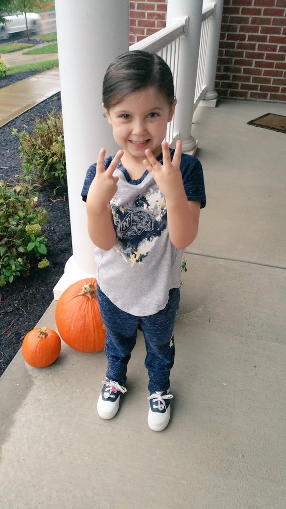 ppiracing's tweet photo. Let's go #24 ranked @NavyFB! Beat Memphis! #BGFriday @NavyAthletics https://t.co/8XUbMn7MT9