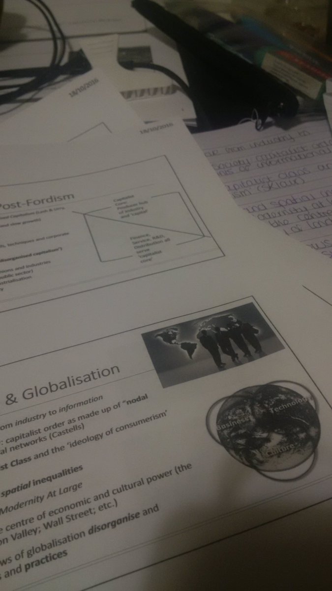 sarcastic_lash's tweet photo. After 30 minutes of revision for next week's lecture... 
*searches for motivation to continue; finds nothing* https://t.co/TrXxePfRUi
