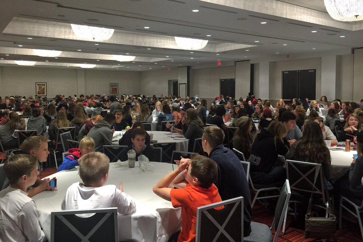 rivervalleyYTH's tweet photo. All of YTH in their ignite life groups at MYC. This is really what it is all about. #YTHmyc https://t.co/dYhdeAqJTt
