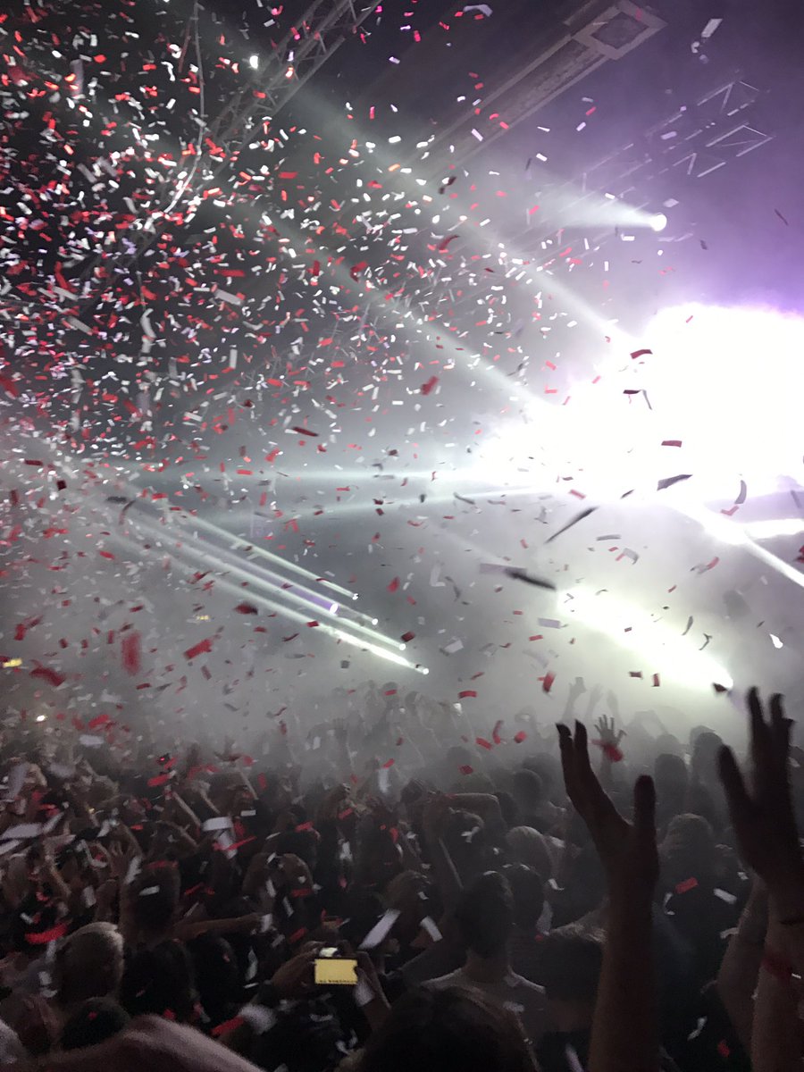 Congrats on an insane show &amp; <a href="/emilywarrennnn/">Emily Warren</a> <a href="/PhoebeRyan/">phoebe holiday ryan</a> on performances👏🏻 great to write afterwards <a href="/drewtaggart/">D R E W</a>