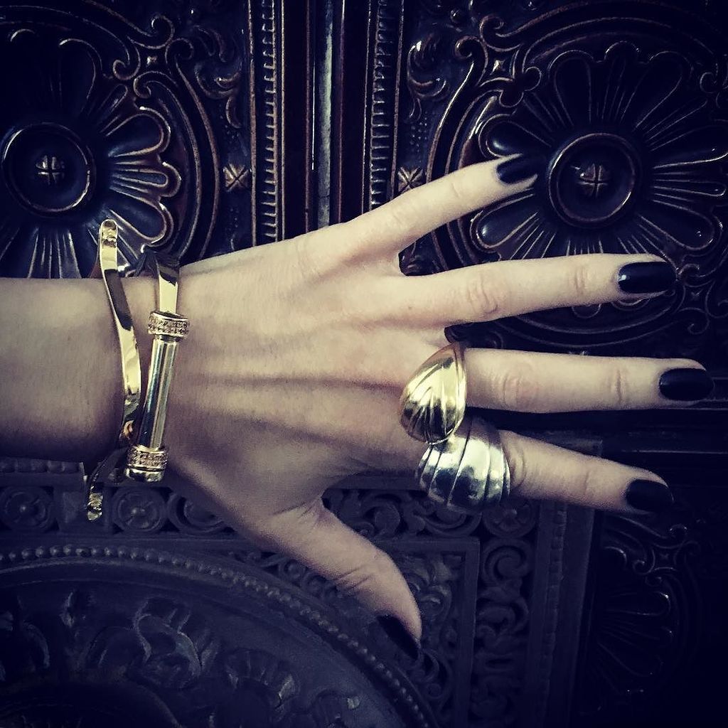 HannahMLondon's tweet image. When in Paris. HM. #GoldStack #Bangles #WristStack #HeavyMetal #DontBeShy ift.tt/2eOVyox