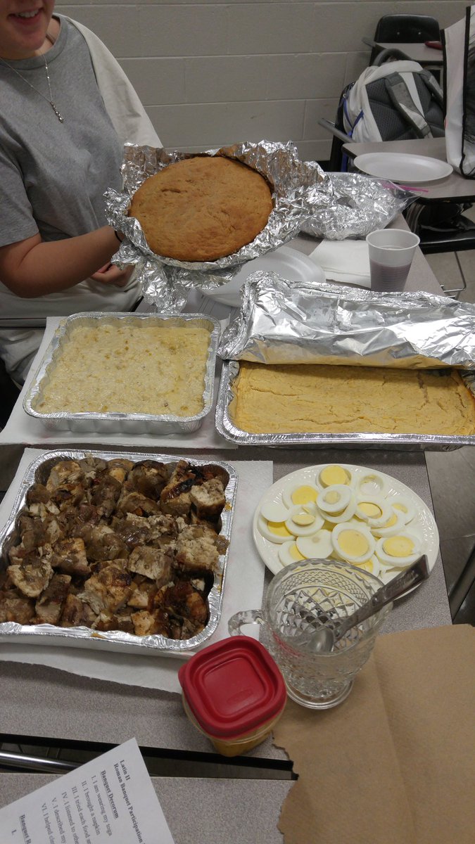 hhslatin's tweet photo. Toga party! Latin 2 students held a dinner party with food they cooked from the ancient world. #latinrocks #teachgmsd https://t.co/HrQCGXFbfQ