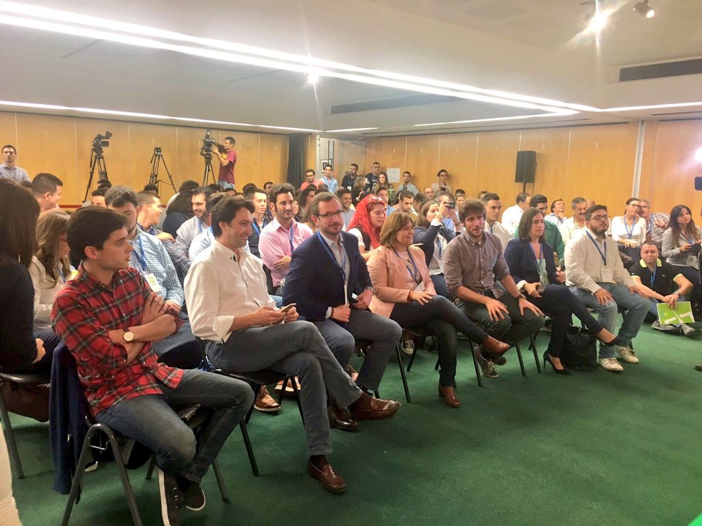 NNGG_Valencia's tweet photo. Ya está todo preparado y por fin empieza la III Convención de @NNGG_CV #SinComplejos https://t.co/ZK6cKqGicX