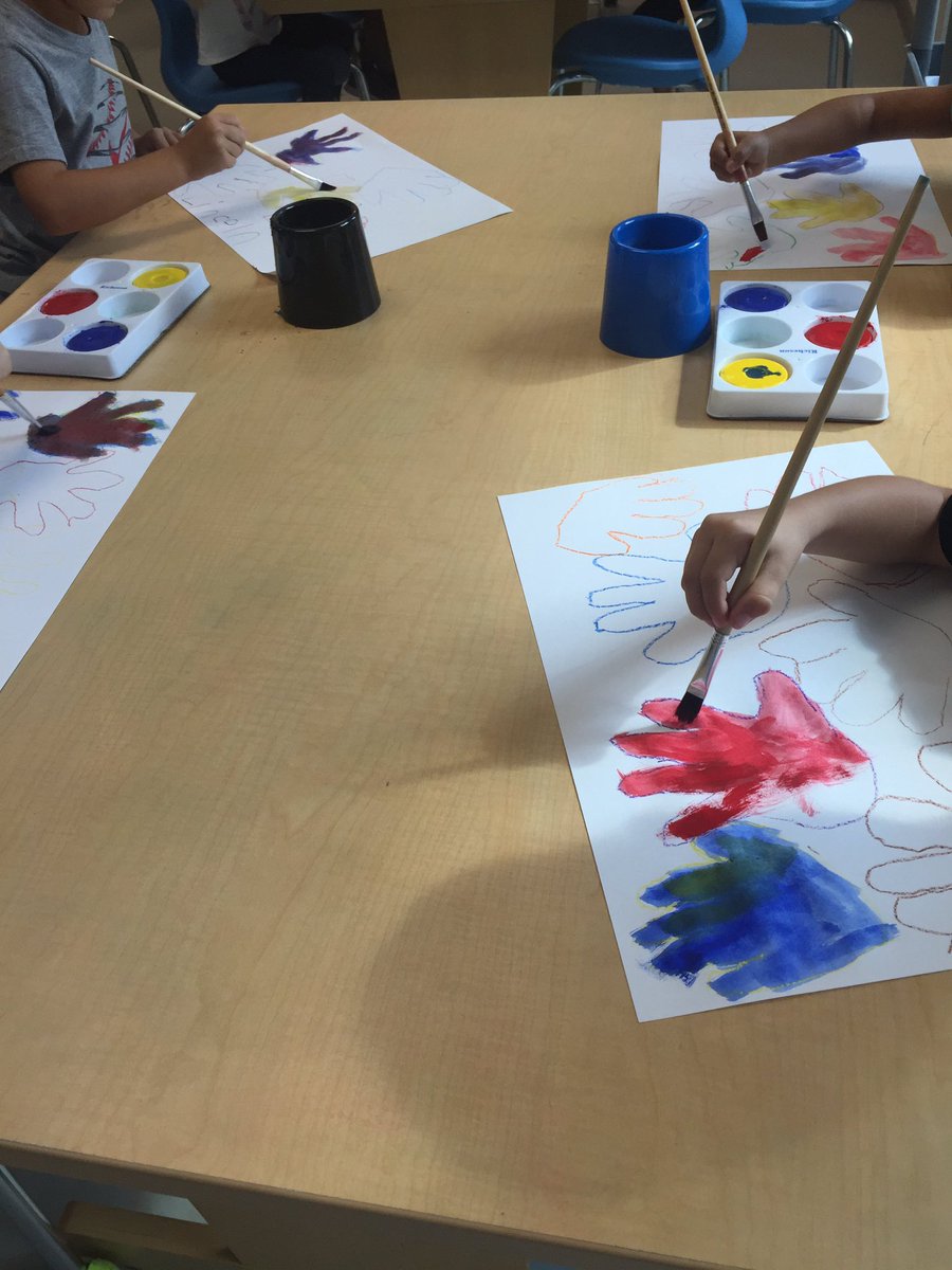acmeulink's tweet photo. Kinders making color discoveries #owlsome #oakviewes https://t.co/sshXp4DuIz