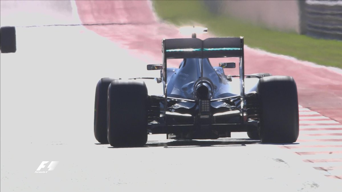 TOP 10 - 1 HOUR TO GO ⏰  1 HAM 📸 2 ROS 3 VET 4 RAI 5 HUL 6 MAS 7 BOT 8 SAI 9 VES 10 RIC  #USGP 🇺🇸 #F1 https://t.co/pQuLqRbdQf