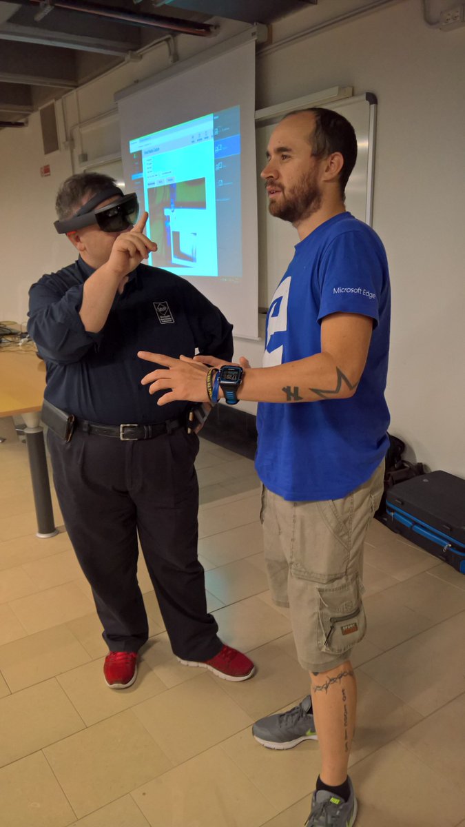 dancerjude's tweet photo. .@marcodalpino si diverte con HoloLens a fare un ologramma di @kasuken #etnadev @OrangeDotNet @DotNetToscana https://t.co/VBpuhh9v3O