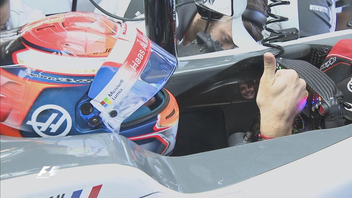Most drivers have small circuit maps in their cockpit  But not @RGrosjean 😊 That's Mrs Grosjean    #USGP 🇺🇸 #F1 https://t.co/DLdN82Fs34
