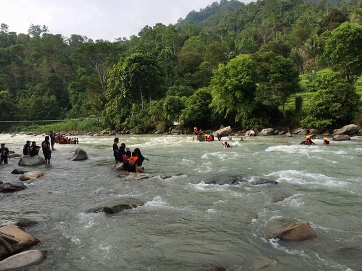 Divisi arum jeram  sungai rongkong kab luwu utara tidak kalah seruhnya Karna alam yang menyatukan kami <a href="/Mapala_UMI/">MAPALA UMI Makassar</a>