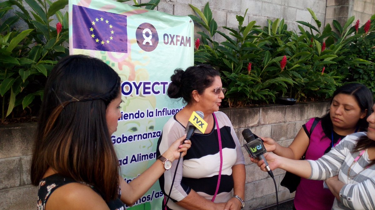 Las_Melidas's tweet photo. #6MujeresRurales planteando sus demandas relacionadas a la propiedad de la tierra,  salud,  entre otras.  Roselia Herrera, Nueva Granada. https://t.co/HNRbYvf8bW