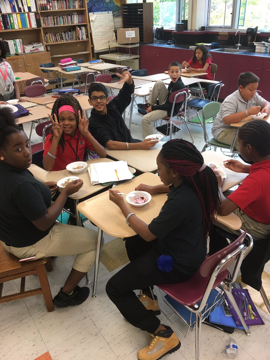 CCSU_STEM6's tweet photo. @EHMiddle CCSU6 Flying Falcons enjoying a SURPRISE ice cream social!! #PrepareWorkSucceed #WaystoBe https://t.co/cSdPX8q9xu