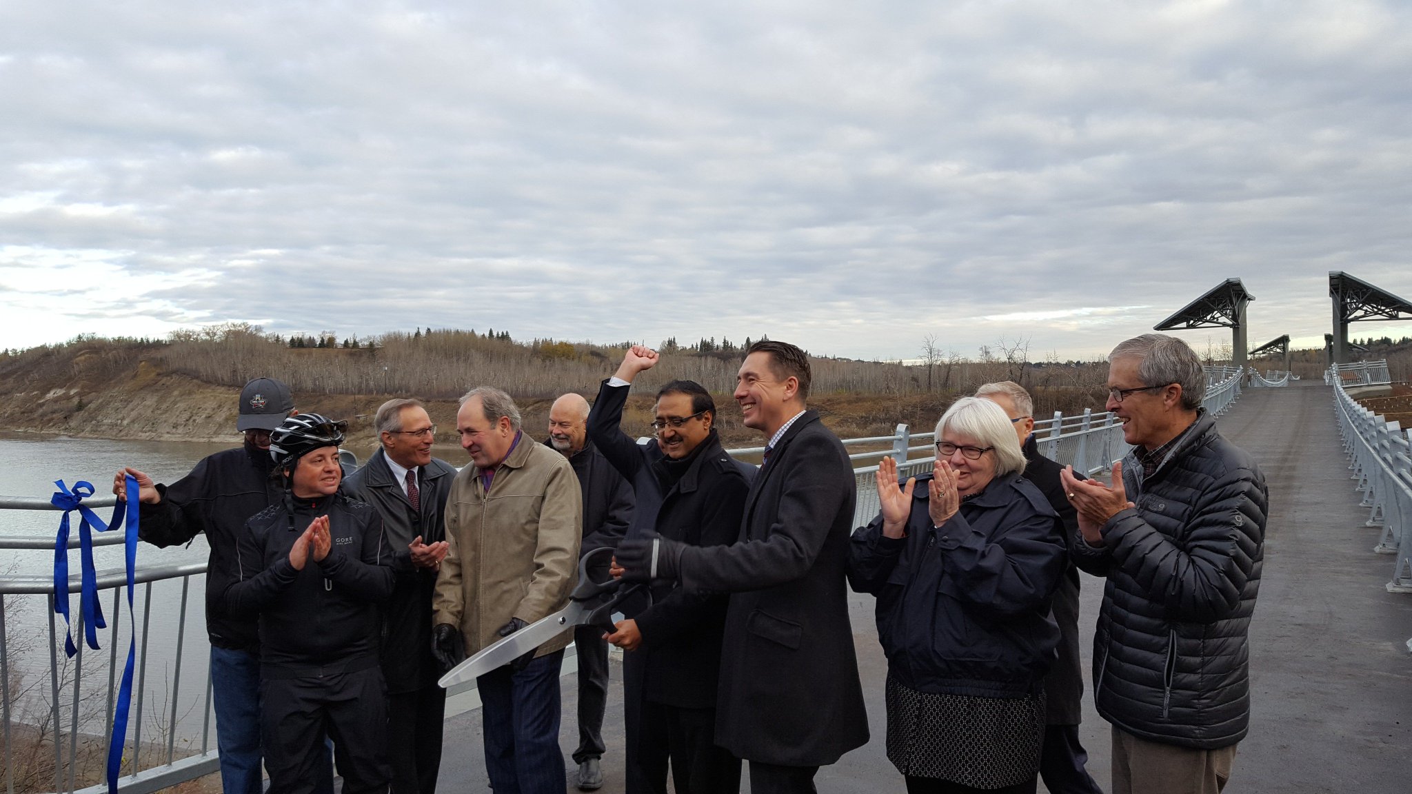 CvTYTWyUAAAXyDQ.jpg:large